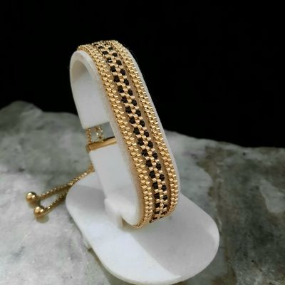 مجموعة رقيقة من الذهبى والأسود من خرز الميوكى