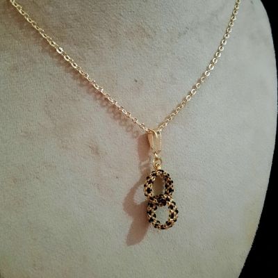 مجموعة رقيقة من الذهبى والأسود من خرز الميوكى