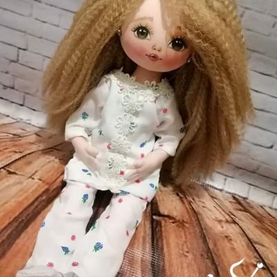 دمية مصنوعة يدويا من القماش