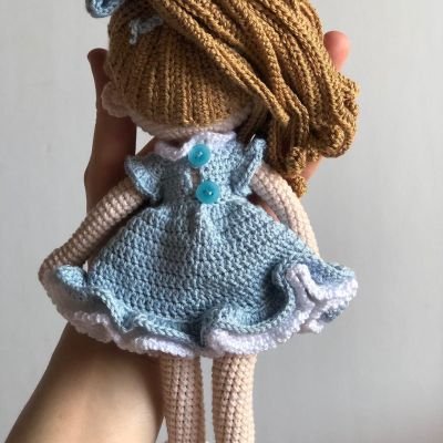 الدمية نينا 