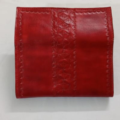 محفظه بحفر ودق جلد طبيعي لون احمر