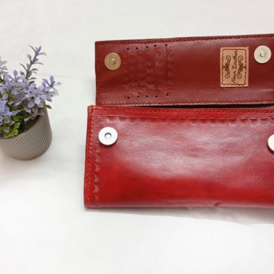 محفظه بحفر ودق جلد طبيعي لون احمر