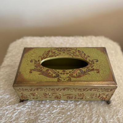 باسكت وعلبة مناديل 