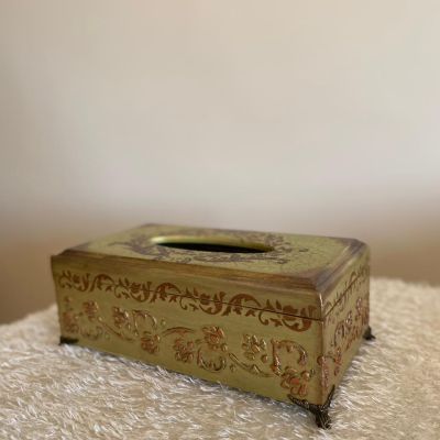 باسكت وعلبة مناديل 