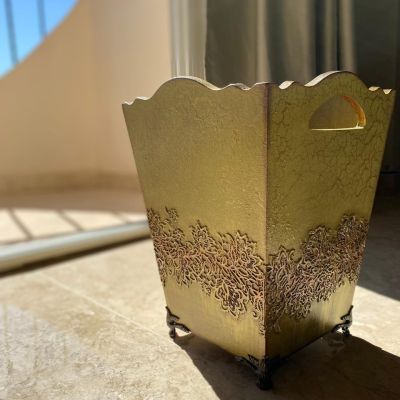 باسكت وعلبة مناديل 