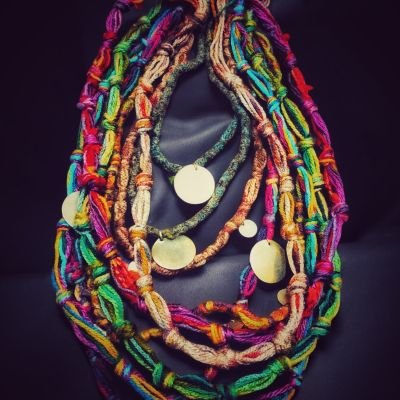 عقد من الخيوط القطن بدلايه معدن