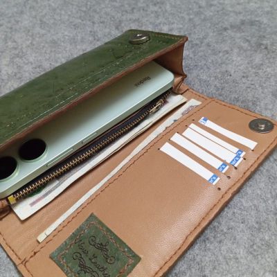 بورتفيه جلد طبيعي لون زيتي