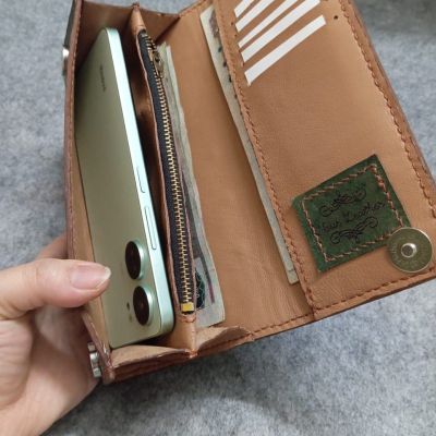 بورتفيه جلد طبيعي لون زيتي