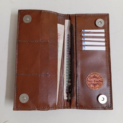Genuine leather wallet made of leather