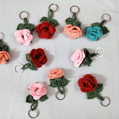 ميدالية مفاتيح وردة 