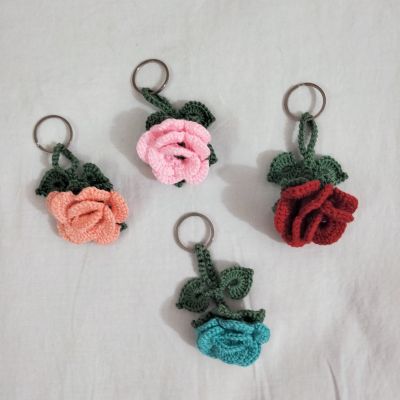 ميدالية مفاتيح وردة 