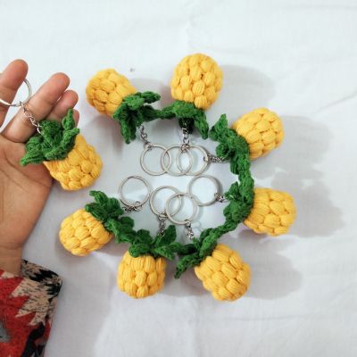 ميدالية مفاتيح أناناس