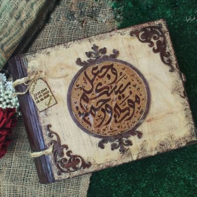 كتاب خشب لذكرى الزواج 