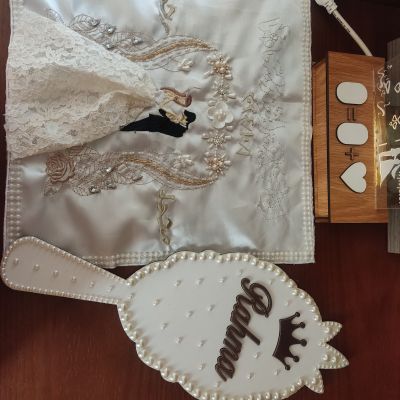 Pride mirror مرايه خشب  للعروسه 