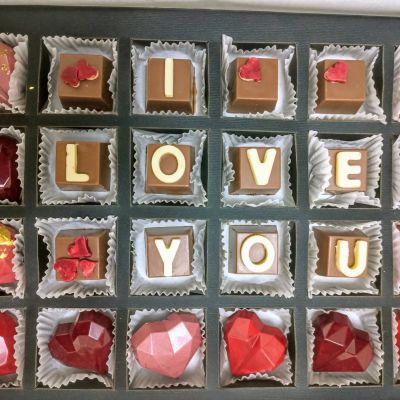 علبة ٢٤ قطعه للمناسبات الخاصه