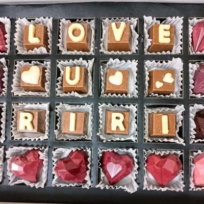 علبة ٢٤ قطعه للمناسبات الخاصه