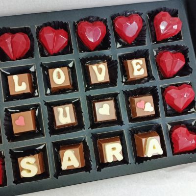 علبة ٢٤ قطعه للمناسبات الخاصه