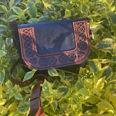 شنطة كروس جلد طبيعي هاند ميد 