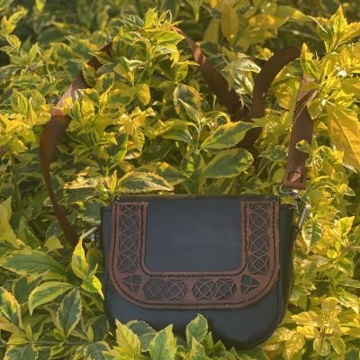 شنطة كروس جلد طبيعي هاند ميد 