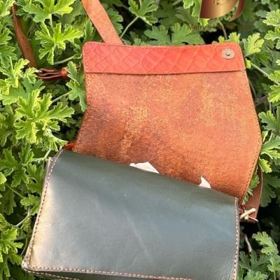 شنطة كروس جلد طبيعي هاند ميد 