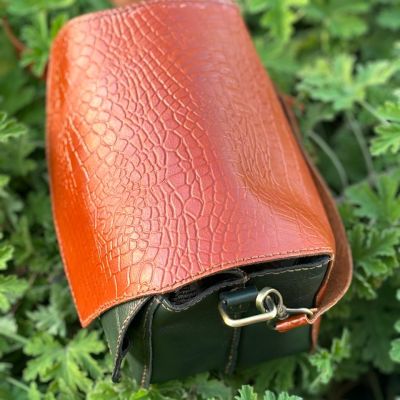 شنطة كروس جلد طبيعي هاند ميد 