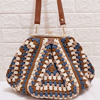 شنطة كروشية بفريم معدن