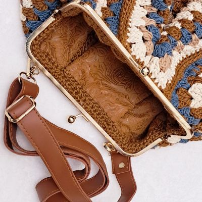 شنطة كروشية بفريم معدن