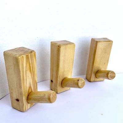 Clothes hanger to hang behind the door