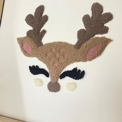 وساده مصنوعه يدويا بطريقه البانش نيدل 