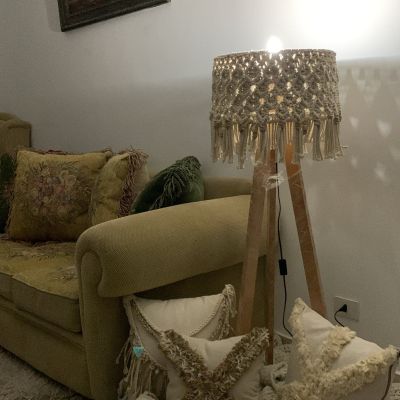 اباجورة جانبية من المكرمية