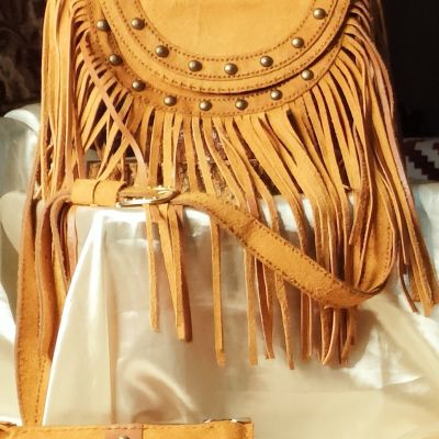 شنطة حريمى جلد طبيعي 