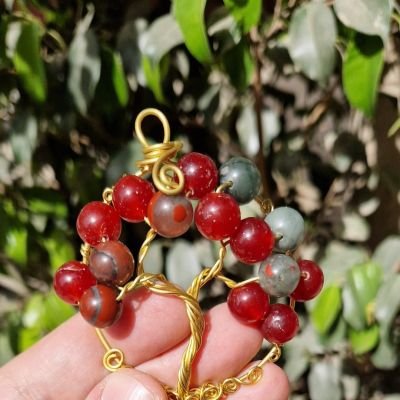 A tree pendant from agate and bloody agate❤️🩶