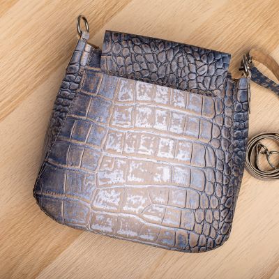 حقيبة مصنوعة من الجلد الطبيعي 