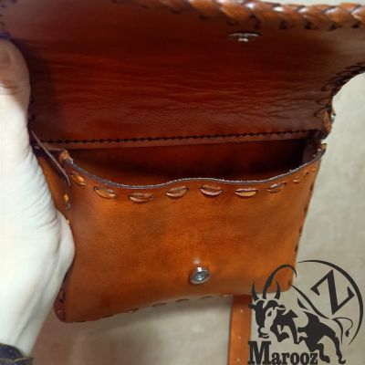 شنطه وسط حريمي