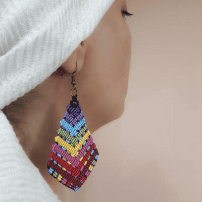 حلق مكرمية متعدد الألوان 