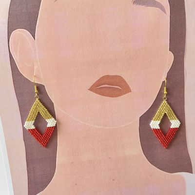 حلق مطرز ذهبى و أحمر