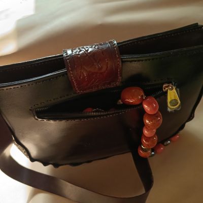 شنطه كروس بدق مميز 